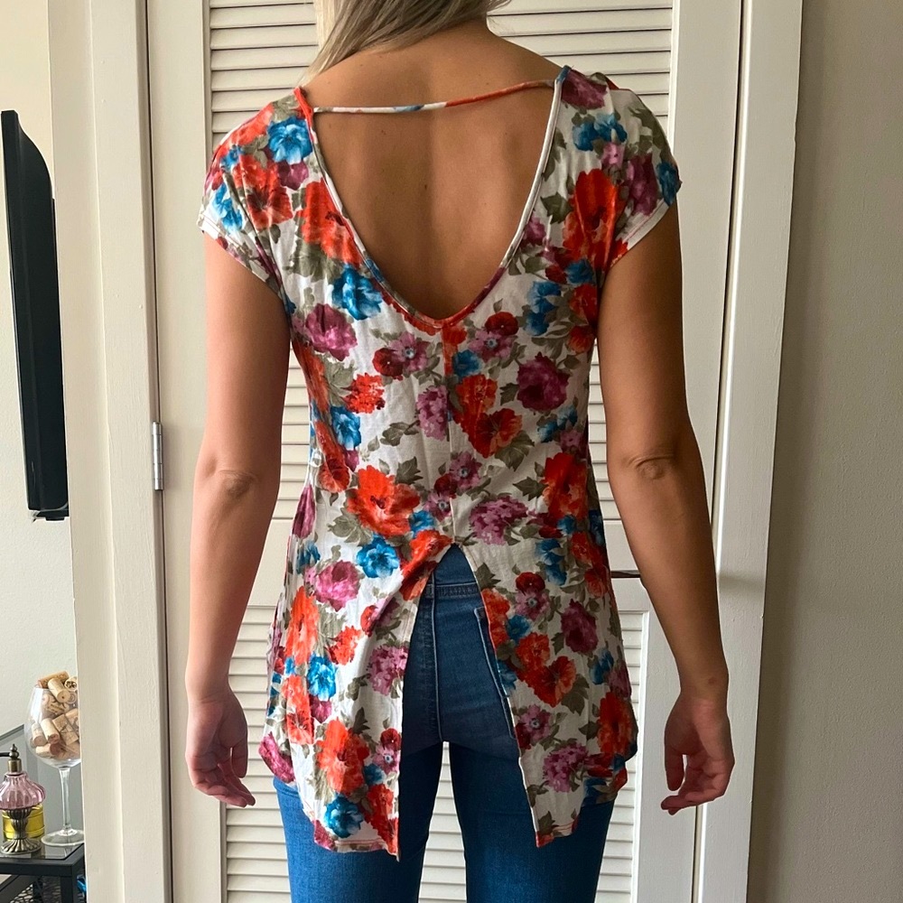 FOREVER 21 floral hi-low top with tail & open back
